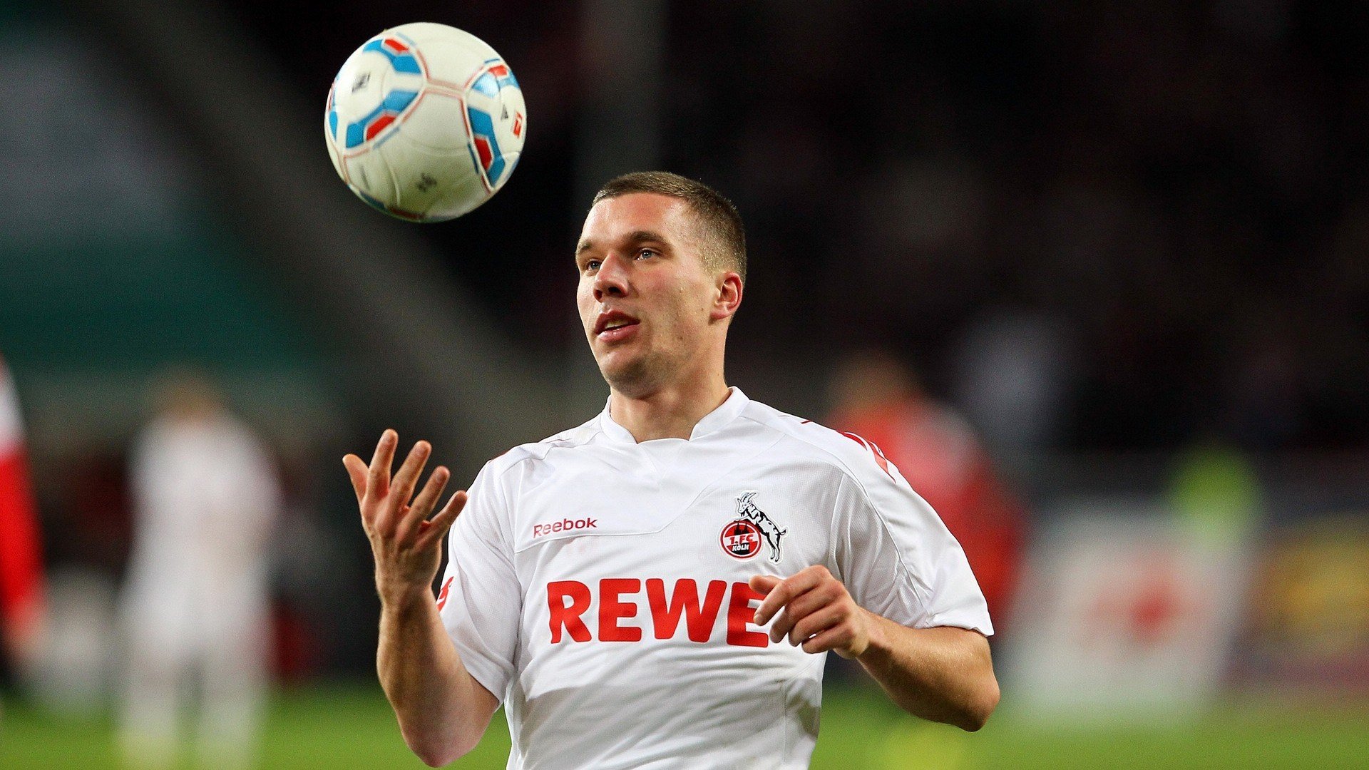 巴黎勇夺里昂，跃至积分榜榜首之上，巴黎vs里昂全场回放